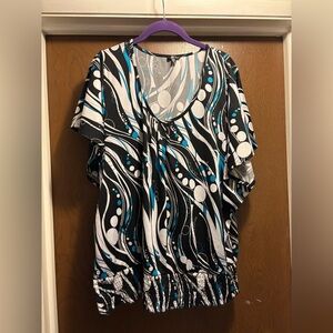 Maurices Black and White Graphic Short Sleeve Blouse